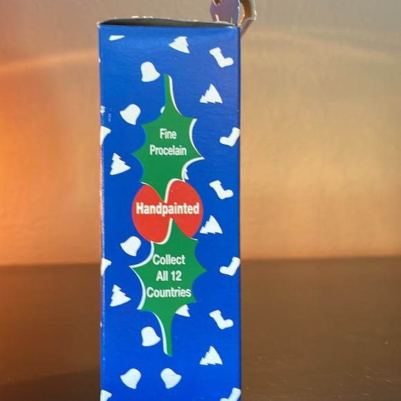 Hand painted Porcelain Santa Figurines - Picture 6 of 6